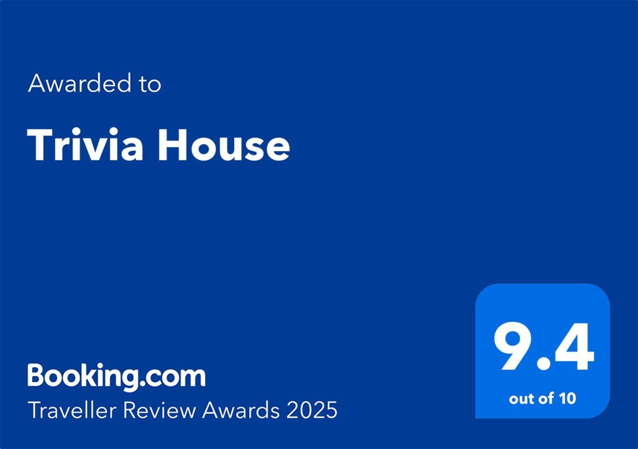 Trivia House Vandrarhem Swanlinbar Exteriör bild