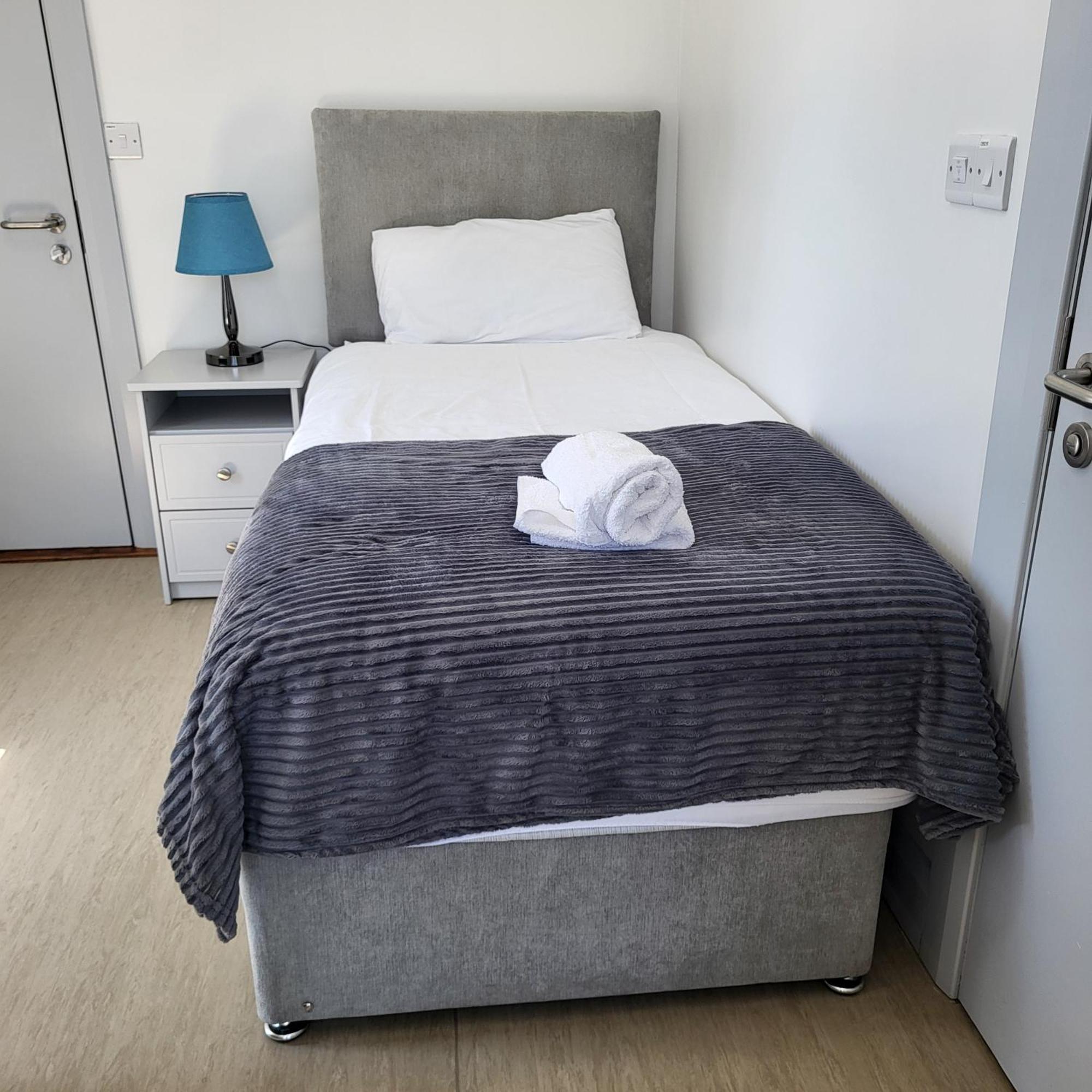 Trivia House Vandrarhem Swanlinbar Exteriör bild
